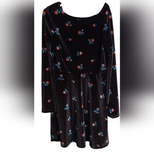 SO Dress Black Velvet Plush With Red‎ Roses Long Sleeved Girls Size M (8)